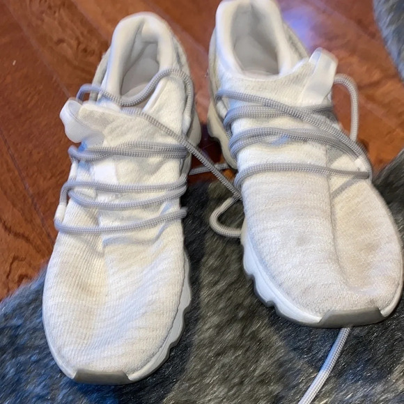 Sorel white  womens sneakers Sz 9 - Picture 3 of 13